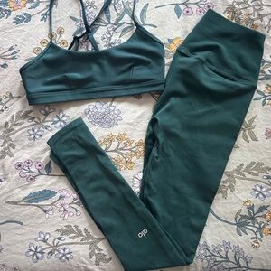Alo Yoga seamless leggings and airlift intrigue bra set in color midnight green